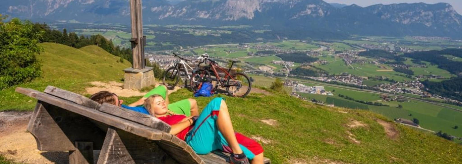 Rast am Gipfel nach einer Radtour am Gipel