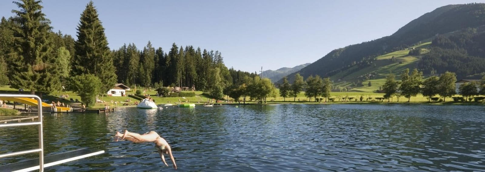 Badesee Kirchberg mit geheiztem Pool, Kinder-Pool, Spielplatz und Volleyballfeld